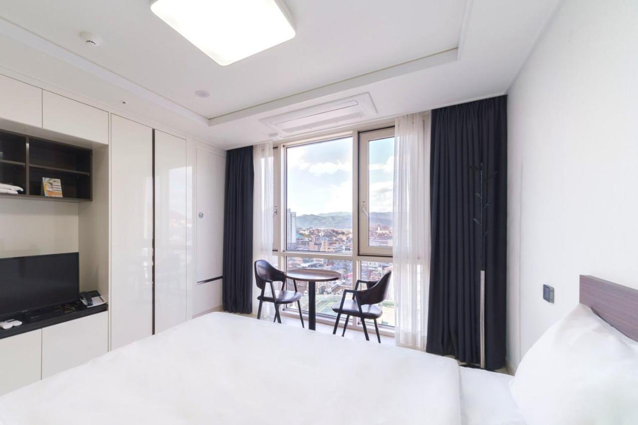 The Venezia Suite Hotel Chuncheon Exterior foto