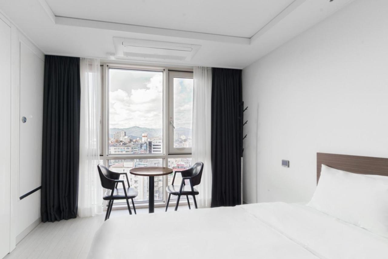 The Venezia Suite Hotel Chuncheon Exterior foto