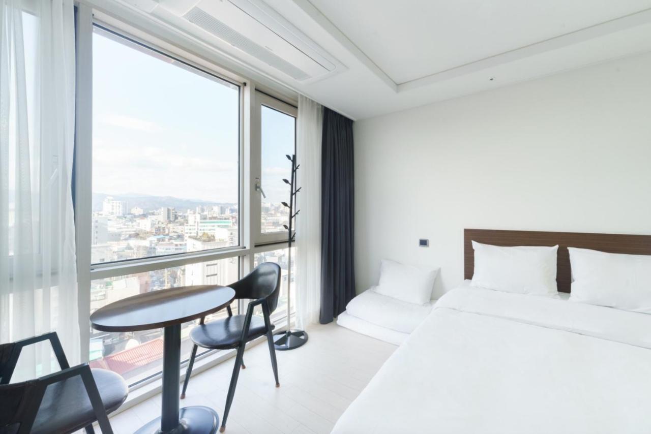 The Venezia Suite Hotel Chuncheon Exterior foto