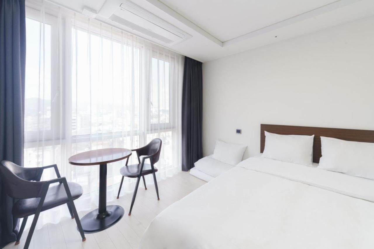 The Venezia Suite Hotel Chuncheon Exterior foto